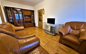 82-Avenue Apartment
