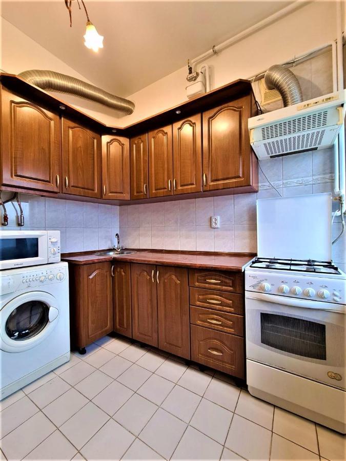 82-Avenue Apartment Чернівці Екстер'єр фото