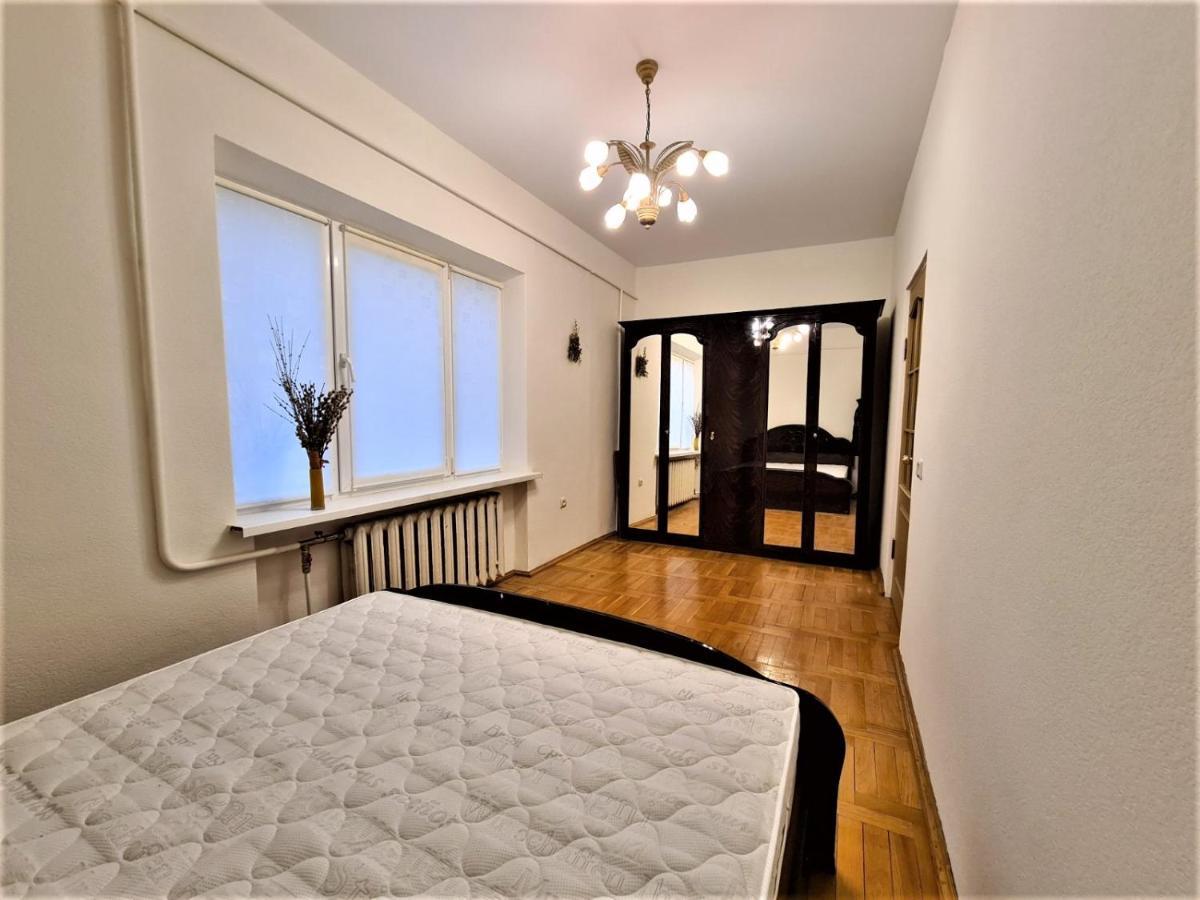 82-Avenue Apartment Чернівці Екстер'єр фото